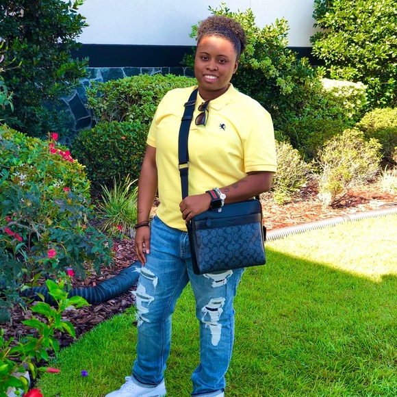 Meet your Posher, Crissy - Picture 2 of 3